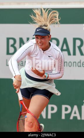 Parigi, Francia. 25th maggio 2022. Donna Vekic di Croazia gioca contro US Amanda Anesimo durante la loro partita di tennis francese al Roland Garros vicino Parigi, Francia, mercoledì 25 maggio 2022. Anisimova vinse il 6-4, il 6-1. Foto di Maya Vidon-White/UPI Credit: UPI/Alamy Live News Foto Stock