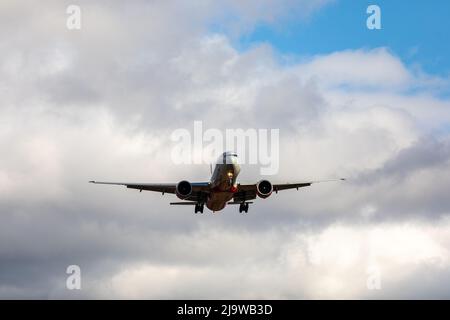 Rossiya Airlines Boeing 777-300ER registrazione EI-GEU. Decollo o atterraggio in aereo all'Aeroporto Internazionale di Sheremetyevo. Trasporti, turismo e viaggi Foto Stock