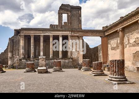 Le rovine della Basilica Santuario della Beata Vergine del Rosario nel Patrimonio Mondiale di Pompei. Foto Stock