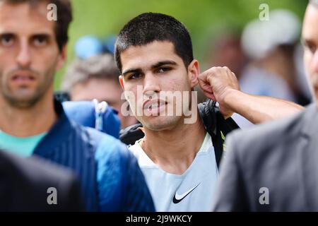 Parigi, Francia. 25th maggio 2022. Il giocatore di tennis Carlos Alcaraz (R) al torneo di tennis del Grand Slam aperto 2022 a Roland Garros, Parigi, Francia. Frank Molter/Alamy Live news Foto Stock
