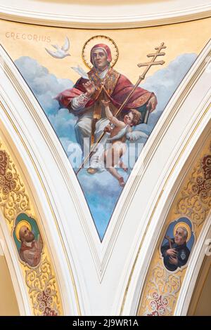 BARI, ITALIA - 3 MARZO 2022: Affresco di Gregorio il Grande dottore della chiesa nella chiesa Chiesa San Ferdinando di Nicola colonna (1862-1948). Foto Stock