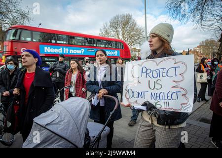 I noleggiatori privati a Londra protestano contro la richiesta che le loro case siano nuovamente al sicuro, pericoli come la muffa , causando gravi problemi di salute per la res Foto Stock