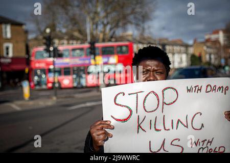 I noleggiatori privati a Londra protestano contro la richiesta che le loro case siano nuovamente al sicuro, pericoli come la muffa , causando gravi problemi di salute per la res Foto Stock