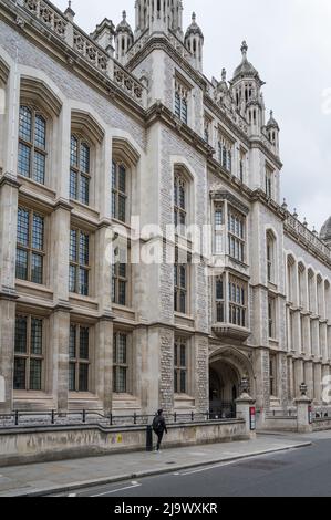 Facciata della Biblioteca Maughan su Chancery Lane, parte del campus Strand del Kings College di Londra, Inghilterra, Regno Unito. Foto Stock