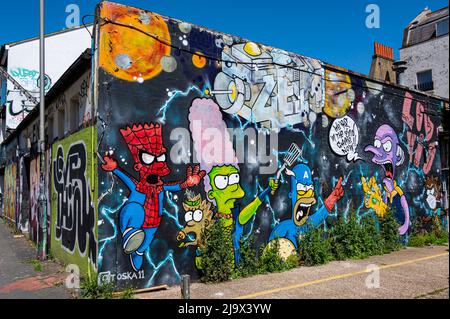 Simpsons Graffiti muro entro il Toska11 in una strada secondaria a Brighton Foto Stock