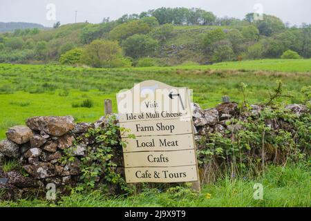 13.05.2022 Tobermory, Isola di Mull, Scozia, Regno Unito. L''Isle of Mull Cheese' è un tradizionale formaggio caserario artigianale Foto Stock