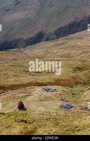 Relitto di un Royal Canadian Air Force Wellington Bomber (R1465) su una remota collina gallese. Foto Stock