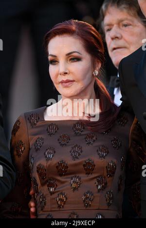 Priscilla Presley ha partecipato alla prima del film Elvis durante il Festival del Cinema di Cannes 75th a Cannes, Francia, il 25 maggio 2022. Foto di Julien Reynaud/APS-Medias/ABACAPRESSS.COM Foto Stock
