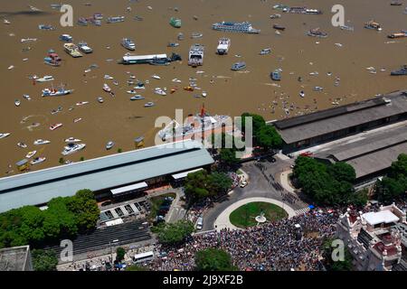 Barche a Círio Fluvial, parte di Círio de Nazaré, la più grande processione mariana, che avviene ogni ottobre a Belém, Pará, Brasile. Ottobre, 2009. Foto Stock