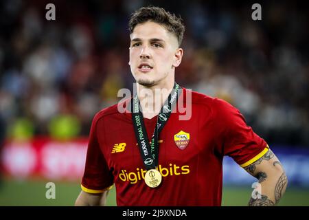 TIRANA, ALBANIA - MAGGIO 25: Nicola Zaniolo di AS Roma durante la finale della UEFA Europa Conference League tra AS Roma e Feyenoord all'Arena Nazionale il 25 Maggio 2022 a Tirana, Albania (Foto di Nikola Krstic/Orange Pictures) Credit: Orange Pics BV/Alamy Live News Foto Stock