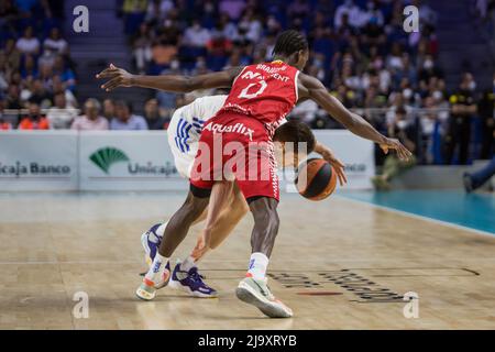 Madrid, Madrid, Spagna. 25th maggio 2022. Brancou radio (rosso) durante la vittoria del Real Madrid su Baxi Manresa (93 - 76) in Liga Endesa Playoff 2022 round 1 gioco 1 celebrato a Madrid (Spagna) al Wizink Centre. Maggio 25th 2022 (Credit Image: © Juan Carlos GarcÃ-A Mate/Pacific Press via ZUMA Press Wire) Foto Stock