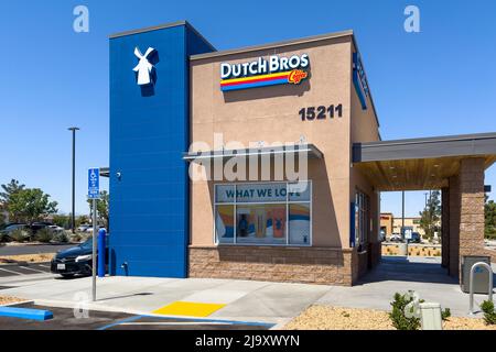 Victorville, CA, USA – 23 maggio 2022: Edificio esterno Dutch Bros Coffee situato nella città di Victorville, California. Foto Stock