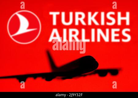 Brasile. 25th maggio 2022. In questa foto, la silhouette di un aereo Airbus A380 con il logo della compagnia Turkish Airlines sullo sfondo. Credit: SOPA Images Limited/Alamy Live News Foto Stock