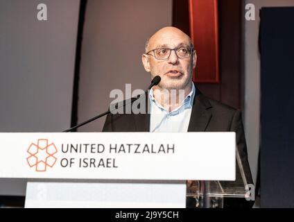 24 maggio 2022, New York, New York, Stati Uniti: Alex Blavatnik, presidente della manifestazione partecipa al gala annuale di raccolta fondi per la United Hatzalah di Israele al Molo 60. I volontari Uniti di Hatzalah aiutano le persone di tutte le origini in Israele quando hanno bisogno di emergenze mediche. Hanno anche organizzato un ospedale da campo in Moldavia per i rifugiati ucraini che fuggono dall'invasione russa in Ucraina. (Credit Image: © Lev Radin/Pacific Press via ZUMA Press Wire) Foto Stock