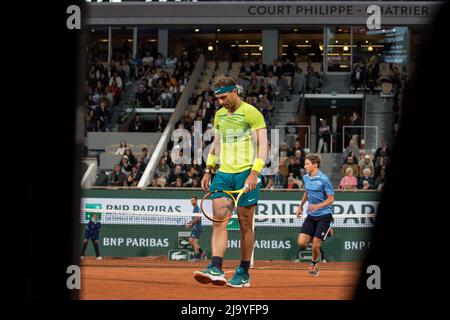 Rafael Nadal suona durante il French Open Tennis Roland Garros 2022 il 25 maggio 2022 a Parigi, Francia. Foto di Nasser Berzane/ABACAPRESS.COM Foto Stock