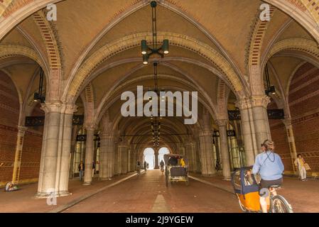 Amsterdam, Paesi Bassi, maggio 2022. Il tunnel sotto il Rijksmuseum di Amsterdam. Foto di alta qualità Foto Stock