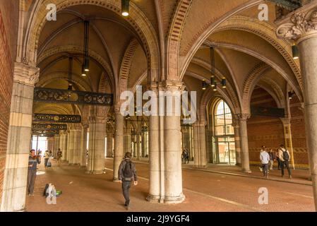 Amsterdam, Paesi Bassi, maggio 2022. Il tunnel sotto il Rijksmuseum di Amsterdam. Foto di alta qualità Foto Stock