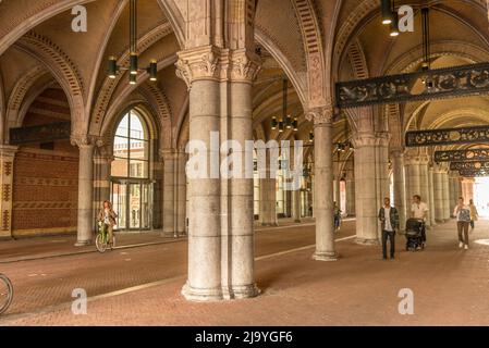 Amsterdam, Paesi Bassi, maggio 2022. Il tunnel sotto il Rijksmuseum di Amsterdam. Foto di alta qualità Foto Stock