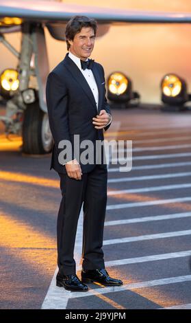 Tom Cruise partecipa alla "Top Gun: Maverick" Royal Film Performance a Leicester Square il 19 maggio 2022 a Londra, Inghilterra. Foto Stock