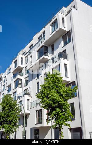 Moderno appartamento bianco casa visto a Berlino, Germania Foto Stock