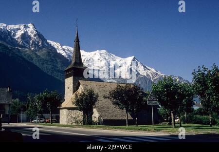 Chiesa di Les Praz de Chamonix e Monte Bianco. Chamonix-Mont-Blanc Francia, 1990 Foto Stock