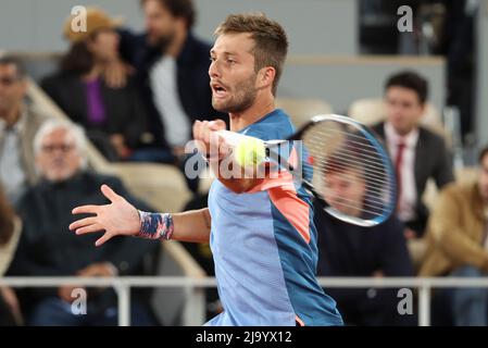 Parigi, Francia. 25th maggio 2022. Corentin Moutet di Francia durante il giorno 4 del French Open 2022, un torneo di tennis Grand Slam il 25 maggio 2022 allo stadio Roland-Garros di Parigi, Francia - Foto Jean Catuffe/DPPI Credit: DPPI Media/Alamy Live News Foto Stock