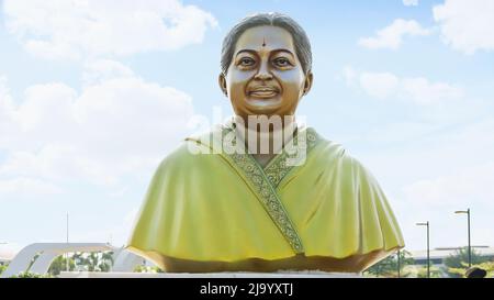 Statua di Srimati Jayalitha Ji, Amma a Marina Beach, Chennai, Tamilnadu, India ex ministro capo del Tamil Nadu Foto Stock