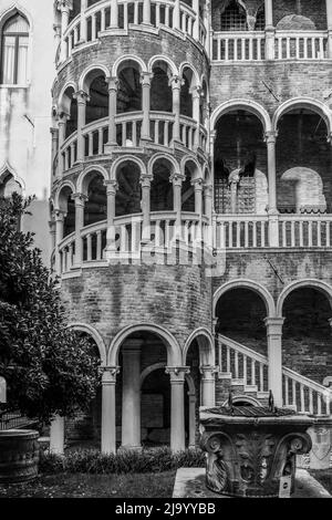 Palazzo Contarini del Bovolo, Venezia, Italia (Bianco e nero) Foto Stock