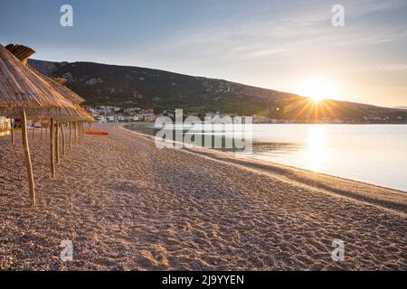 Spiaggia di Baska all'alba Foto Stock