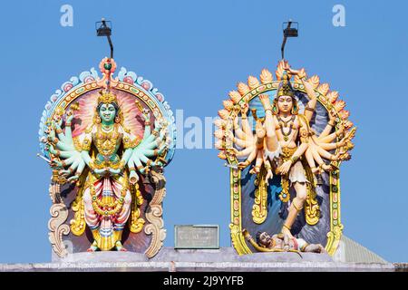 Statua di aadi Shakti Dea Durga e Lord Shiva all'ingresso del Tempio Nataraja, Chidambaram, Tamil Nadu, India Foto Stock