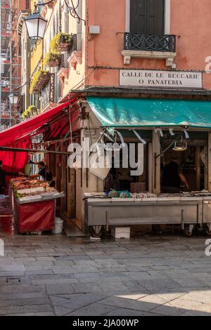 Pescherie al mercato di Rialto, Venezia, Italia Foto Stock