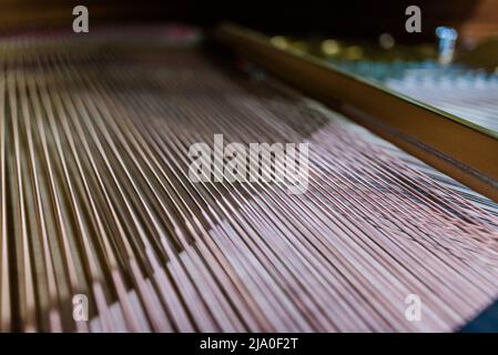 Ponte basso primo piano di un Steinway e figli pianoforte grande ad Atene, Grecia. Foto Stock