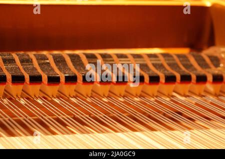 Ponte basso primo piano di un Steinway e figli pianoforte grande ad Atene, Grecia. Foto Stock
