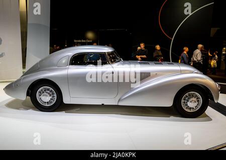 1938 Mercedes Benz 540K Stromlinienwagen W29 classic car presentata al Techno classica Essen Car Show. Germania - 6 aprile 2017 Foto Stock