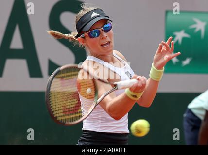 Parigi, Francia. 26th maggio 2022. US Katie Volynets gioca contro Elena Rybakina del Kazakhstan durante la loro partita di tennis al Roland Garros vicino Parigi, Francia, giovedì 26 maggio 2022. Rynakina ha vinto il 6-4, il 6-0. Foto di Maya Vidon-White/UPI Credit: UPI/Alamy Live News Foto Stock