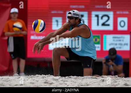 Ostrava, Repubblica Ceca. 26th maggio 2022. Vitor Felipe del Brasile in azione durante il torneo Pro Tour di Beach volley della categoria Elite a Ostrava, Repubblica Ceca, 26 maggio 2022. Credit: Jaroslav Ozana/CTK Photo/Alamy Live News Foto Stock