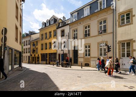 Lussemburgo, maggio 2022. Vista panoramica del quartiere di Grund nel centro della città Foto Stock