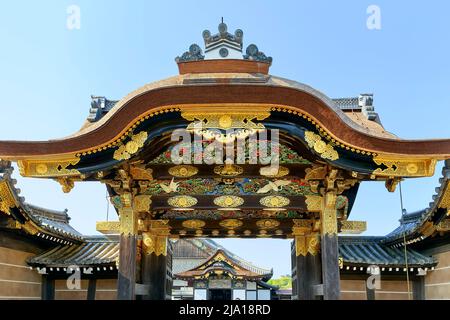 Giappone. Kyoto. Castello Nijo. La porta principale del karamon per il Palazzo Ninomaru Foto Stock