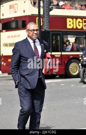 Londra, Regno Unito. 26th maggio 2022. James sapientemente Ministro di Stato per l'Europa e il Nord America dal 2022. Westminster politics come Rishi Sunak ha svelato un nuovo salvataggio costo-di-vita di 15billion sterline oggi con ogni famiglia che ottiene centinaia di libbre di. Membro del Parlamento per il Braintree. Credit: JOHNNY ARMSTEAD/Alamy Live News Foto Stock