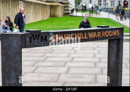 Londra, UK- 3 maggio 2022: L'insegna per l'Imperial War Museum Churchill War Rooms a Londra Foto Stock