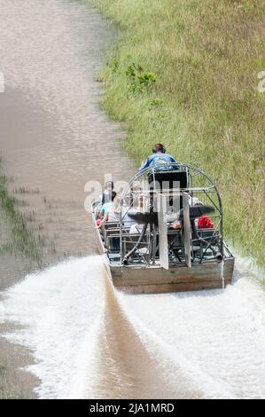 Immagini di stock del Parco Nazionale delle Everglades, Florida - Airboats che volano sopra il Parco Nazionale delle Everglades. Everglades Airboat Tours Glide e Guida Thoug Foto Stock