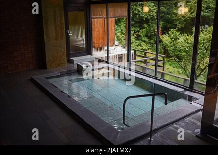 Il Kayotei, situato a Yamanaka Onsen, è considerato uno dei quattro migliori ryokan in Giappone. Foto Stock