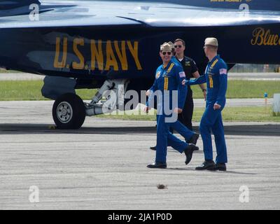 26 maggio 2022, New York, New York, Stati Uniti d'America: 26 maggio 2022 NEW YORK - i Blue Angels arrivano per il Bethpage Federal Credit Union Air Show a Jones Beach. I Blue Angels arrivano all'aeroporto Republic di Farmingdale N.Y. per prepararsi al Memorial Holiday Weekend Airshow. Il Blue Angels è uno squadrone dimostrativo di volo della Marina degli Stati Uniti. Fondato nel 1946, (Credit Image: © Bruce Cotler/ZUMA Press Wire) Foto Stock