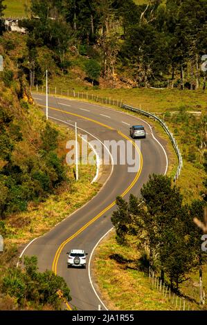 Strada che attraversa le valli a Urubici, Serra Catarinense, Santa Catarina, Brasile Foto Stock