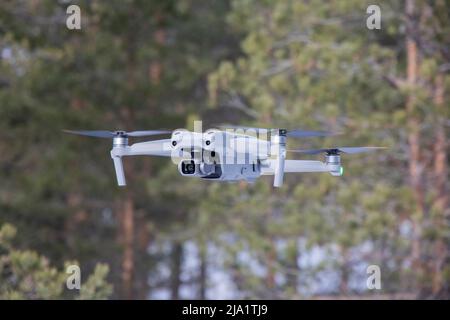 Drone DJI Air 2S in volo Foto Stock