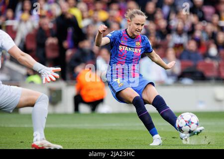 BARCELLONA - Apr 22: Caroline Graham Hansen in azione durante la partita UEFA Women's Champions League tra il FC Barcelona e la VfL Wolfsburg al Camp Foto Stock