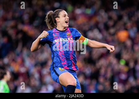 BARCELLONA - Apr 22: Alexia Putellas festeggia dopo aver segnato un gol durante la partita della UEFA Women's Champions League tra il FC Barcelona e la VfL Wolfsb Foto Stock