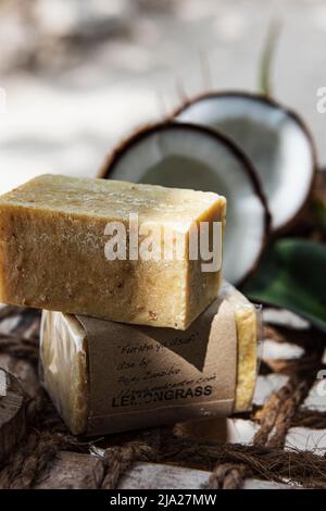 Saponi, prodotti del centro alghe, Cooperativa delle Donne, coltivazione delle alghe e produzione di sapone, Paje, East Coast Unguja, Zanzibar, Tanzania Foto Stock