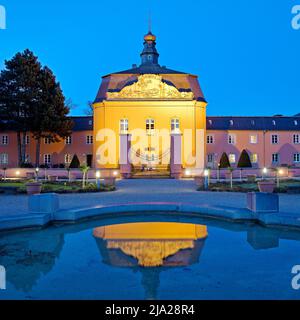 Castello di Wickrath in serata, Moenchengladbach, basso Reno, Nord Reno-Westfalia, Germania Foto Stock