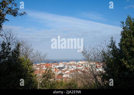 Foto della città di Arcachon, in Francia, scattata dall'alto durante un pomeriggio soleggiato. Arcachon è la città principale della baia di Arcachon (bassin d'Arcachon, o Foto Stock